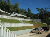 Surfers Beach Self Catering Chalets - parkir