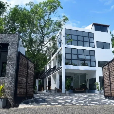 Eden Grand