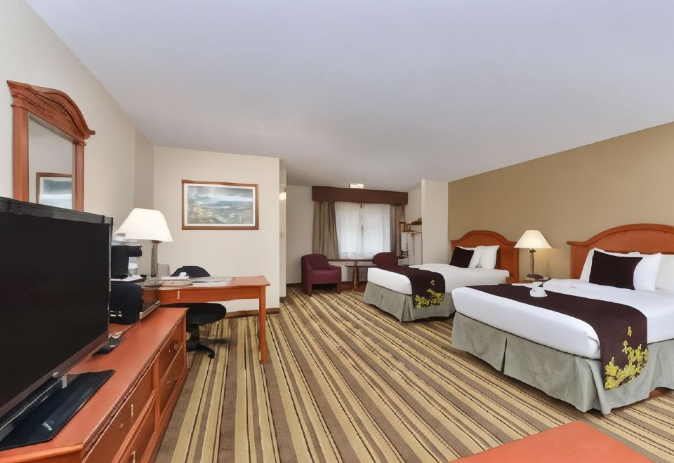 AmericInn by Wyndham La Crosse Riverfront Conference Center - Housity
