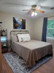 Come relax in our lovely home within walking distance to the Masters. - 4 stjerner
