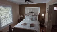 Home away from Home. Pet friendly.