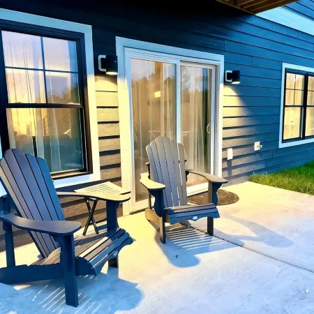New Shoreline Home | Waterfront | Sauna | Views | Dogs | Trail Access