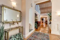 Exclusive House On Foothill with hot tub, sauna and jacuzzi.