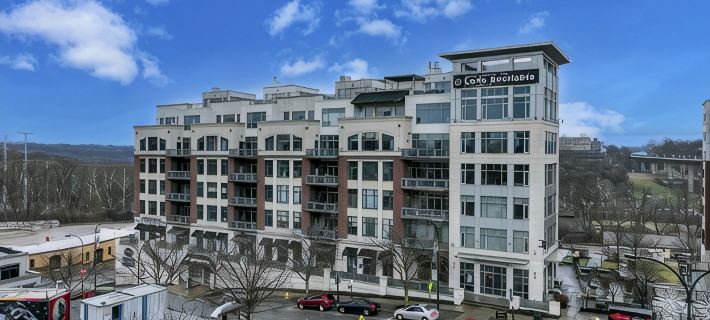 Luxury Condo in Akron Northside District. Level 2 EV Charging complimentary !! Hotels in Akron