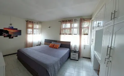 Luxury Apartment on the beach at Albion. Hotels in Albion