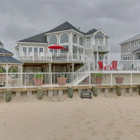 Beachfront  Luxury Home,Salt Water, Pool- Heating is an Option &Spa,Pet Friendly