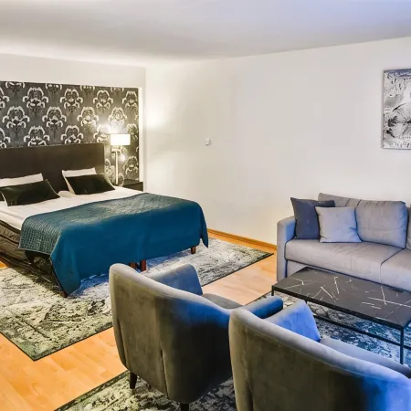 Hotel Amadeus by First