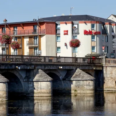 Ibis Auxerre Centre Hôtels à proximité de : Le Théâtre
