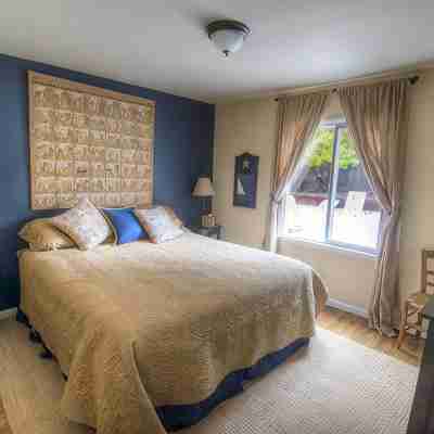 Elegance & Serenity and A Short Walk To Town Rooms