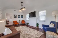 Welcoming bungalow with den, ideal for longer stays, near everything! - 3-Star