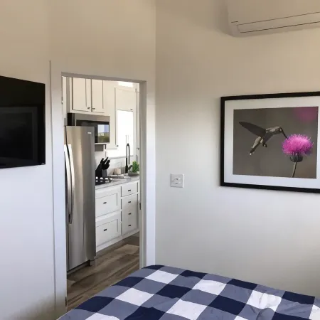 Goose Island Flats - The Ibis 1 BR 1 BA