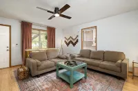 Boho BnB ~ Walk to Cherry/Pickwick & MSU - Homestays