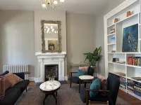 Large City Center House - 7 BEDS/2 BA w/ parking - 3-Star