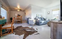 Charming Cody Home - sleeps 5, walking distance to downtown! - Bungalows
