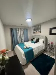 Luxe Central Suburban Retreat- close to speedway and airport - 4 tähden