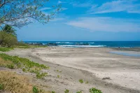 3 BDR Beach House with Pool, sleeps 8 - Homestays