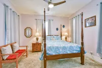 Hidden Gem Family Home. 2 blocks to seawall - บ้านพักหลังเล็ก