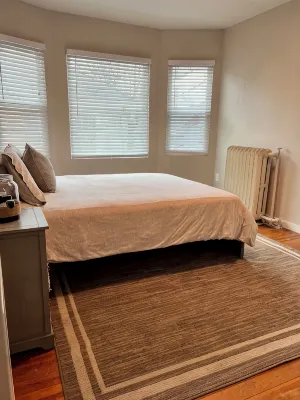 2 Bedroom Rental in Newport w/ Parking! Steps away from Thames, Broadway, & DT! - Bungalows