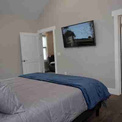 Lauralee’s Legacy House-Minutes to Cedar Point Rooms