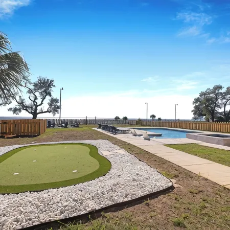 Beach Views, Heated Pool/Spa, Fire Pit, & Golf Green and walkable to downtown!