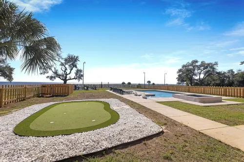 Beach Views, Heated Pool/Spa, Fire Pit, & Golf Green and walkable to downtown! - ติดทะเล