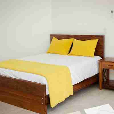 Wonderful residence w/studio, 15 min walk distance from beach & restaurants! Rooms