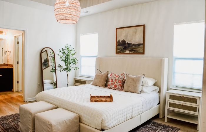 3 Bed. Downtown Designer Den w/ WiFi & AC in Amazing Greer NEAR AIRPORT