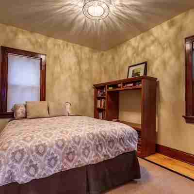 Downtown home w/ rooftop patio - walk everywhere! Rooms