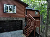 Cub Cabin on Massanutten Resort- Fully Renovated Log Cabin- Hot Tub & Fire Pit