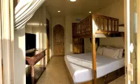 Relax in 2-bed/2-bath Condo; Luxurious Patio Overlooking Plush Resort and Ocean - Træningscentre
