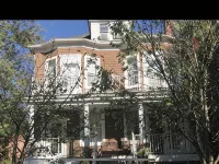 Spacious Roland Park Apt near Hopkins Hotels near OXOXO Gallery