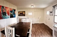 Harris House - Blocks away from quaint downtown Oneonta, Shopping and Food - 2-Sterne