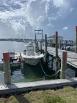 Pa Willie’s - Locally owned historic cottage conveniently located with dock.