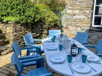 Charming  Listed Thatched Cottage with parking and short walk to sandy beach . Hotels in Crantock
