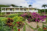 Charming Nevis Cottage with pool and ocean view on grounds of Hermitage Inn Ξενοδοχεία στην πόλη 