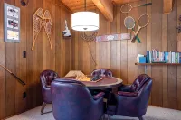 Charming, renovated Carnelian Bay Cabin - 샬레 호텔