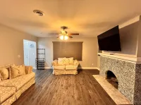 Charming 2-bedroom upper duplex in fabulous Detroit minutes from downtown! - Bungalows