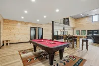 Spacious 8-bedroom house with WiFi, AC, Hot Tub South of Lead -  Privatzimmer