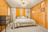 Historic Bungalow: For Groups & Families Sleeps 11 - 3-Star