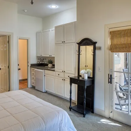 Hampton Hideaway-Quaint Golf Cottage, Newly Renovated