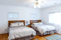 Golf front home with 8 beds - 3성급