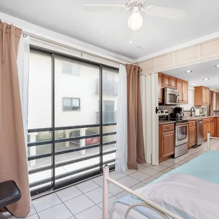 Gulf side condo be on the beach in minutes!