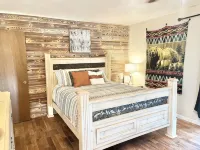 Cozy Family Friendly Lodge, 2 Games Rooms, Hot Tub, EV Charger - Parvekkeita