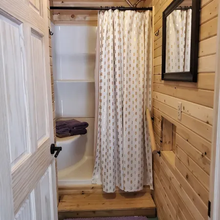Cozy Northwoods Mini Cabin..... SAUNA/HOT TUB ATV/SNOWMOBILE TRAILS Hotels in Forest County