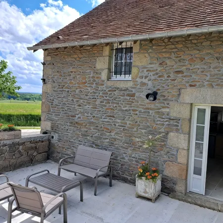 Gite in the countryside, 3 minutes from town.