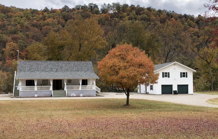 On the Banks of the White River, Private Boat Ramp, Great for Fishing & Groups