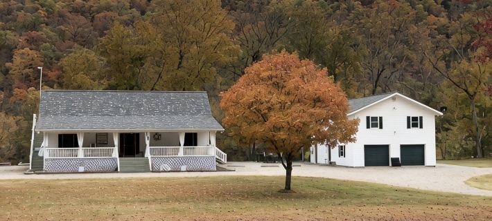 On the Banks of the White River, Private Boat Ramp, Great for Fishing & Groups Hotels in Marion County