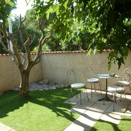 Charming house with gardens in a residential area