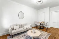 Charming 2-bedroom apartment in dowtown Decatur/ 20 min from downtown ATL - 3-Star