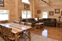 Stay on Kingdom Trails in a four bedroom cabin! - Wifi